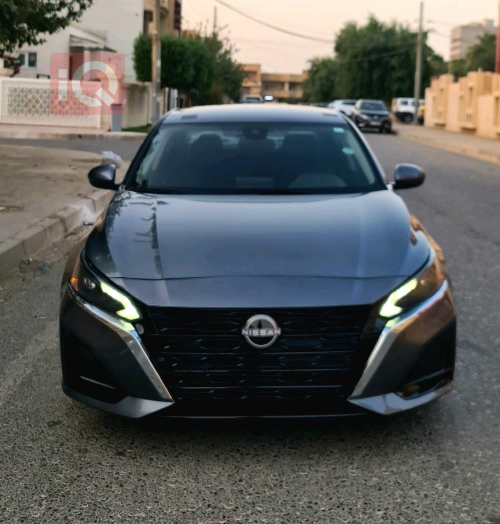 نيسان ألتيما